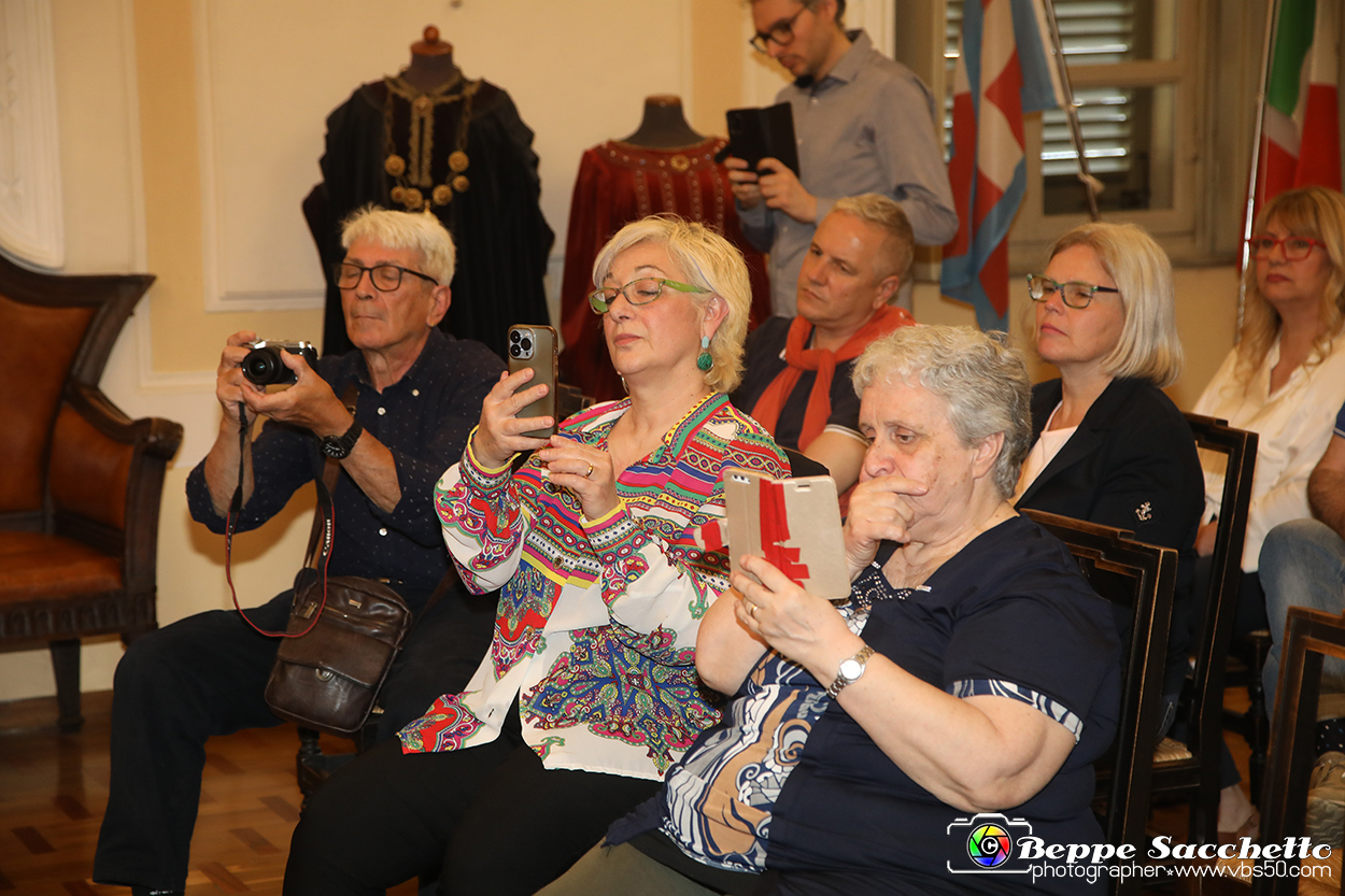 VBS_1336 - Presentazione libro 'Il dono del basilico' di Lucrezia Pernigotti.jpg